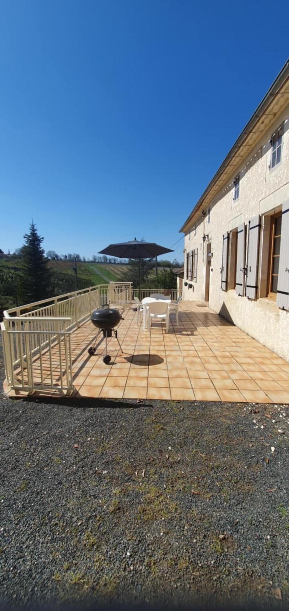 Maison 2 Chambres Au Calme Saint-Bonnet-sur-Gironde エクステリア 写真